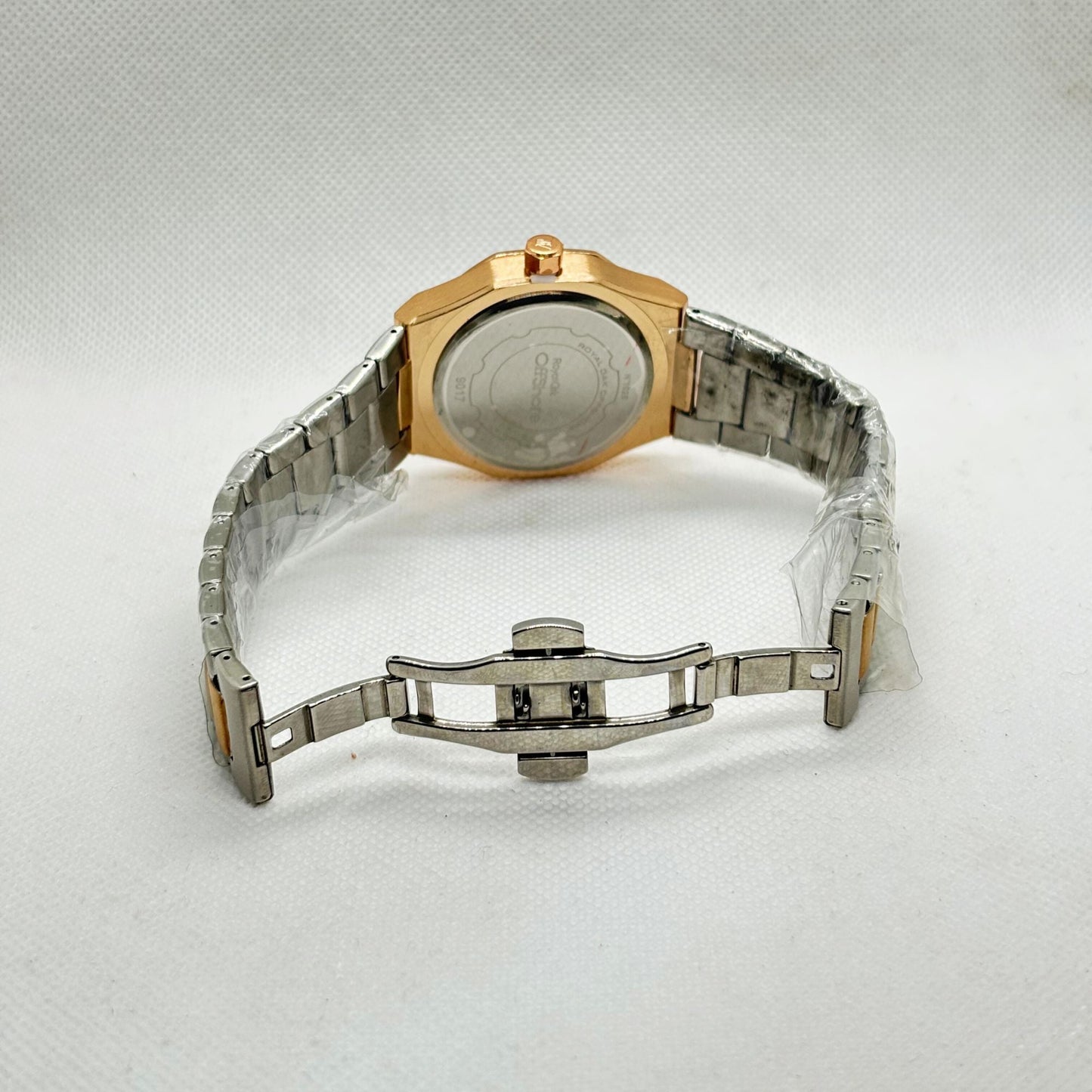 Two-Tone Luxury Quartz Watch for Men – Golden & Silver Finish | Skeleton-Style Dial