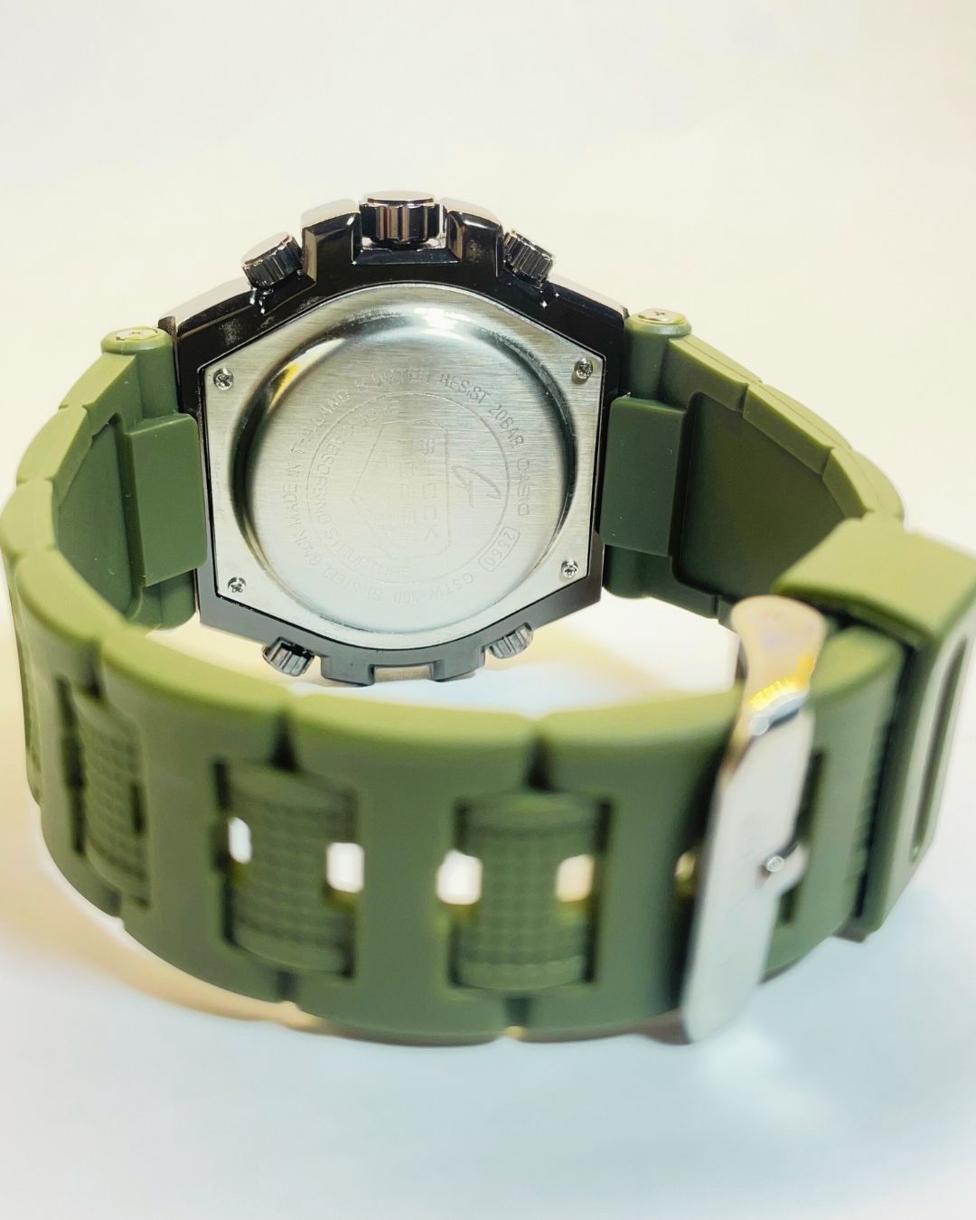 military-green-sports-watch-front-view Rubber Straps – good look, Comfortable & easy to wear | FineOclock